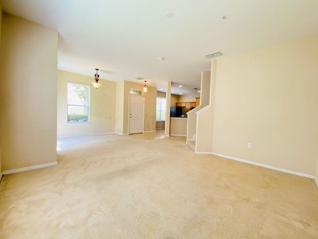 Building Photo - 3BD / 2.5BA Carriage Home