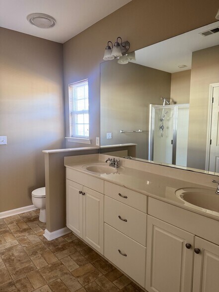 Building Photo - 1017 Fairbank Ln