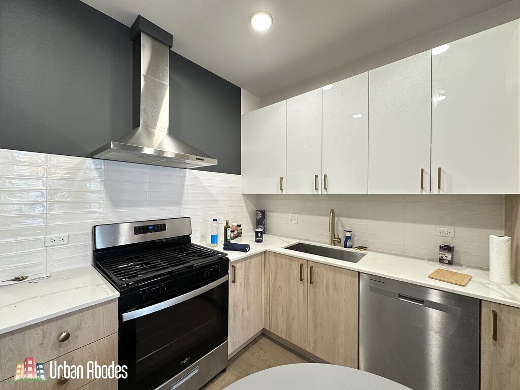 Building Photo - 841 N Mozart St
