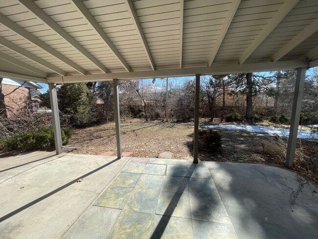 Building Photo - $0 DEPOSIT OPTION. TRI-LEVEL AURORA HOME WITH MODERN AMENITIES AND SPACIOUS INTERIORS