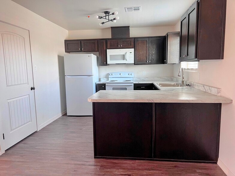 Kitchen - 123 W Jacobs St