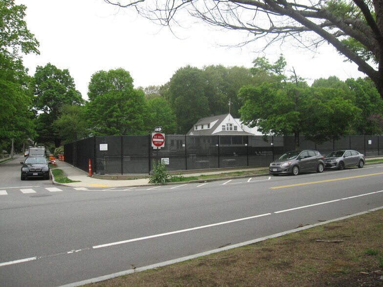 Building Photo - 567 Commonwealth Ave