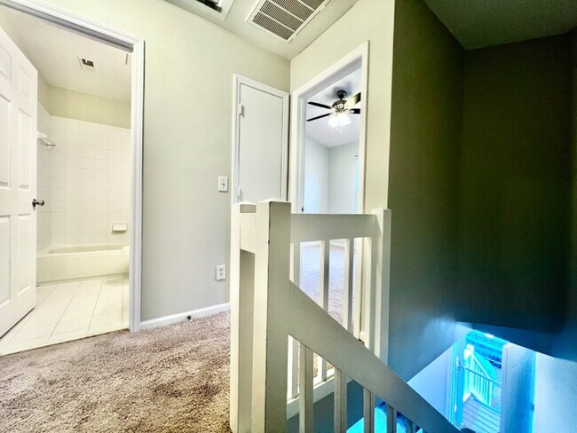 Building Photo - RAINTREE TOWNHOME!