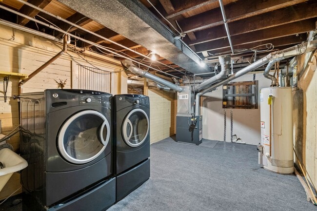 Building Photo - 573 S Pearl St