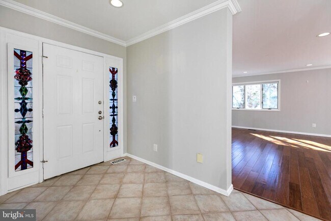 Building Photo - 11 Lexington Ct