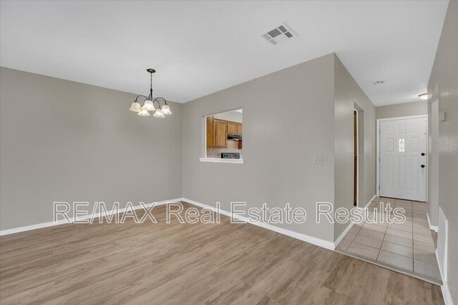 Building Photo - 5 Yates Ln