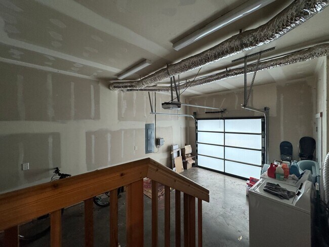 Building Photo - 6 Bed 5 Bath House Newer Updated Near Happy Valley, Fairhaven, WWU