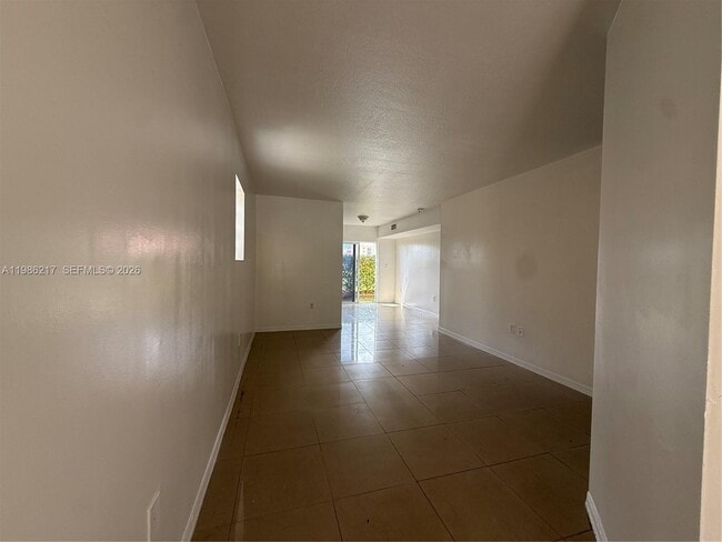 Building Photo - 940 NE 33rd Terrace