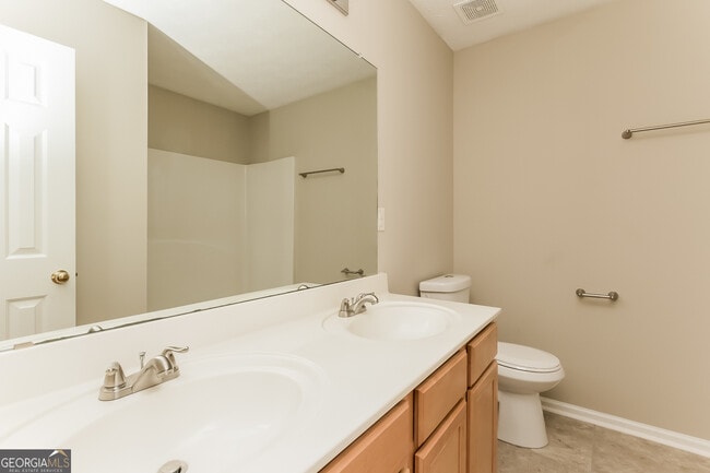 Building Photo - 827 Shadow Lake Dr