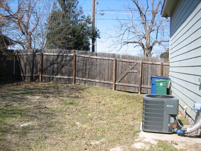 Building Photo - 3809 E Martin Luther King Jr Blvd