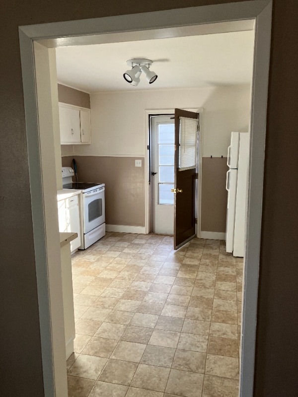 Building Photo - 406 13th St S