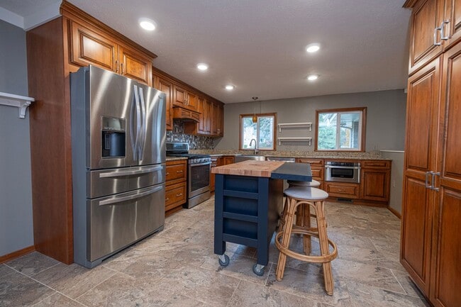 Building Photo - Beautiful 3 Bedroom Home in Franklin Regional School District