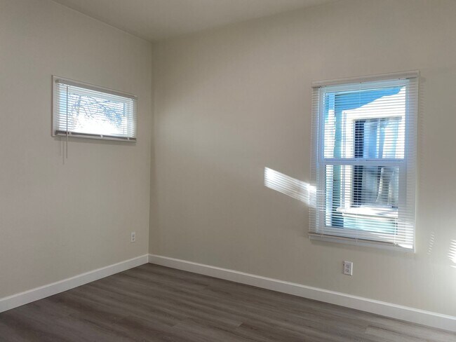 Building Photo - 1711 Bridge Ave