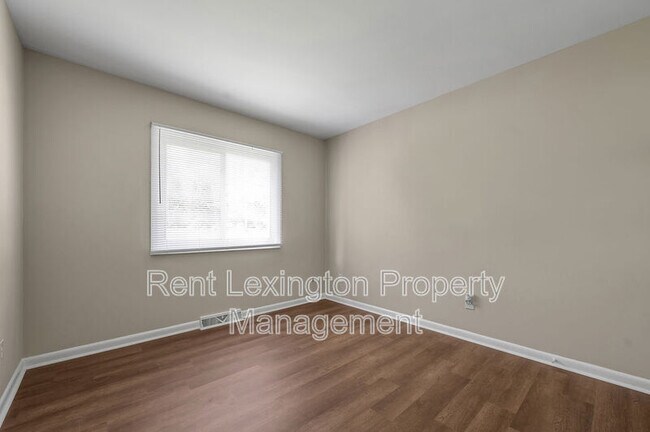 Building Photo - 833 Malabu Dr