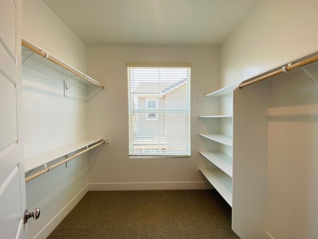 Building Photo - $2,295 + $100 Solar, Copper Ave. & Willow,...