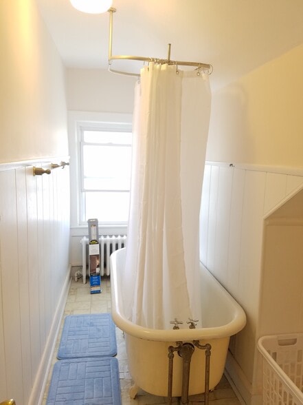 Building Photo - 112 E 25th Ave