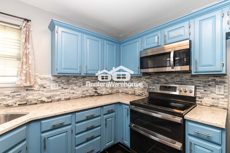 Building Photo - 12523 Logan