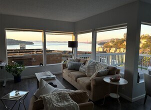 Building Photo - Paradise Drive View Home