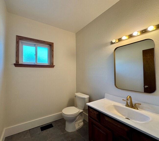 Building Photo - Welcome to your new home in the heart of T...