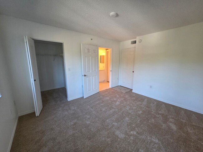 Building Photo - 2 Bedroom, 2 Bath in  Gated Community of Laguna