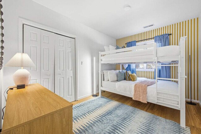 Building Photo - 12 Apple Tree Way