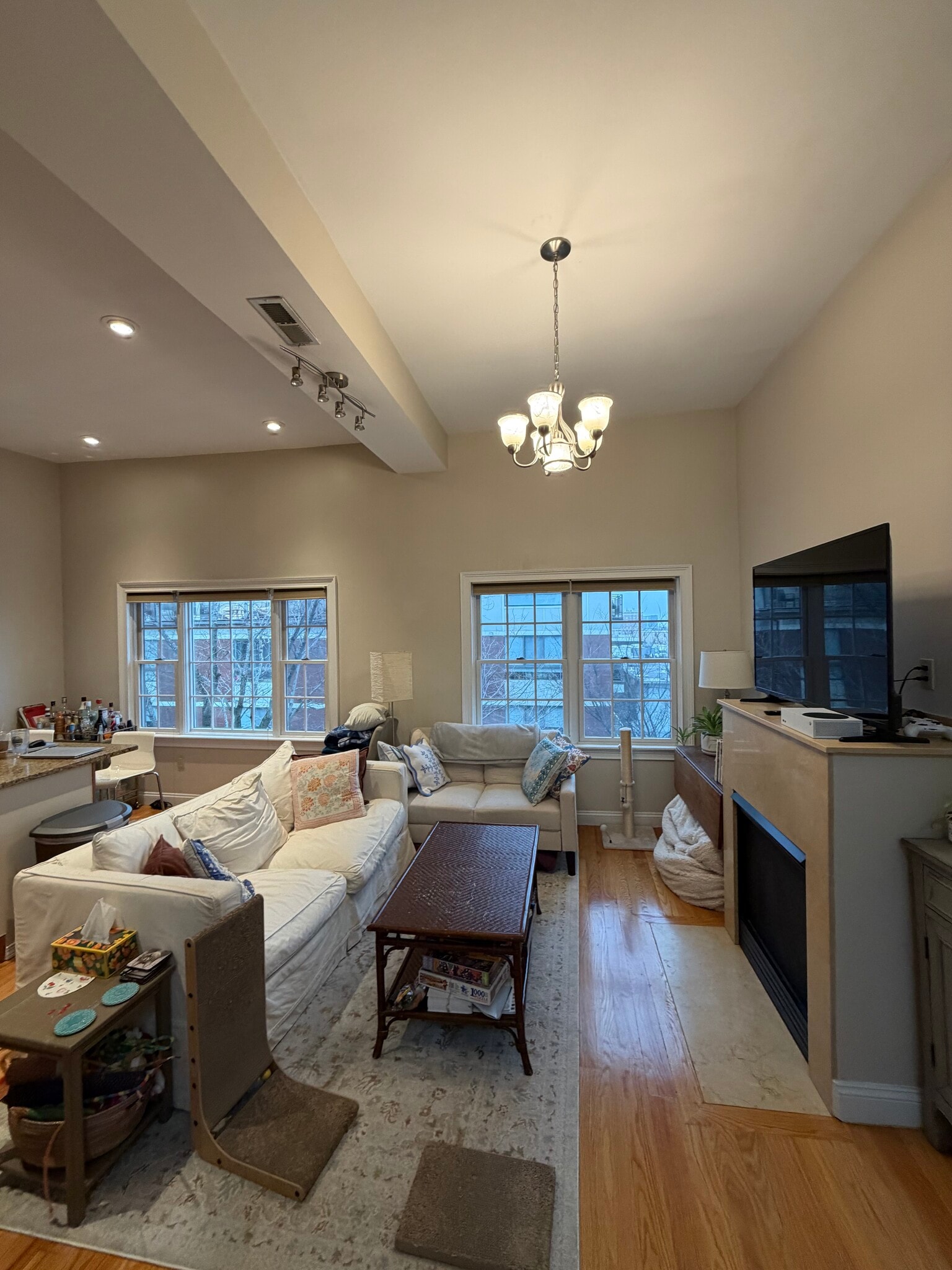 Building Photo - 261 W 2nd St