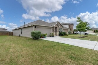 Building Photo - 1444 Acorn Wood