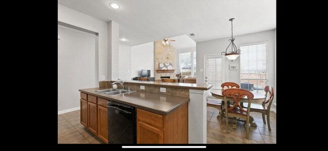 Building Photo - 961 Noble Ave