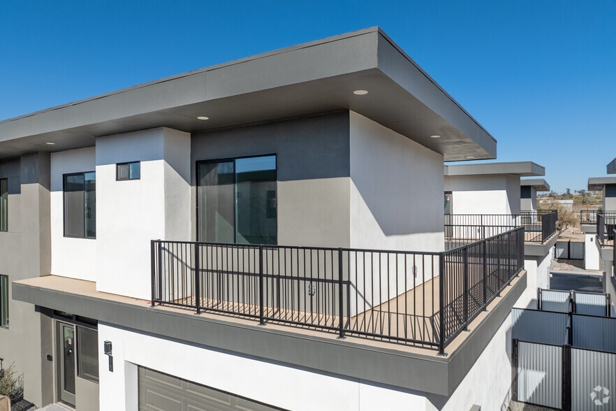 3BR, 2.5BA - 1,187SF - Patio - La Vida at 1100 River