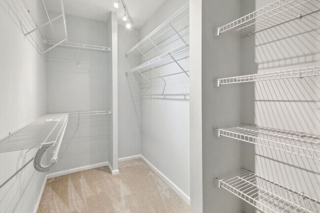 Building Photo - 1250 Parkwood Cir SE