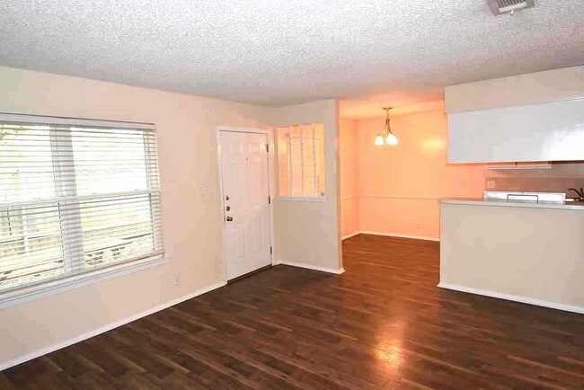 Building Photo - 3321 Dolphin Dr