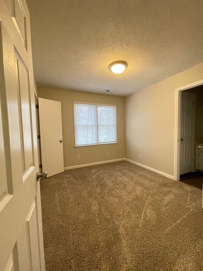 Building Photo - APPLICATION PENDING: 720-A Powell Drive ~Newly Renovated~ End Unit ~ Convenient to Powell Drive P...