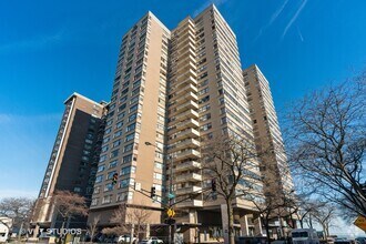 Building Photo - 6301 N Sheridan Rd