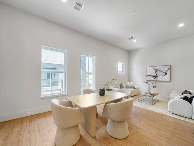 Building Photo - 861 Rachel St