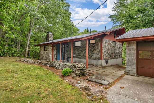 Building Photo - Mid-Century Cool Meets Maine Serenity Design. Privacy. Location. This one has it all.