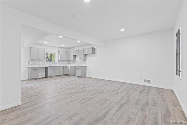 Building Photo - 3957 Lenox St