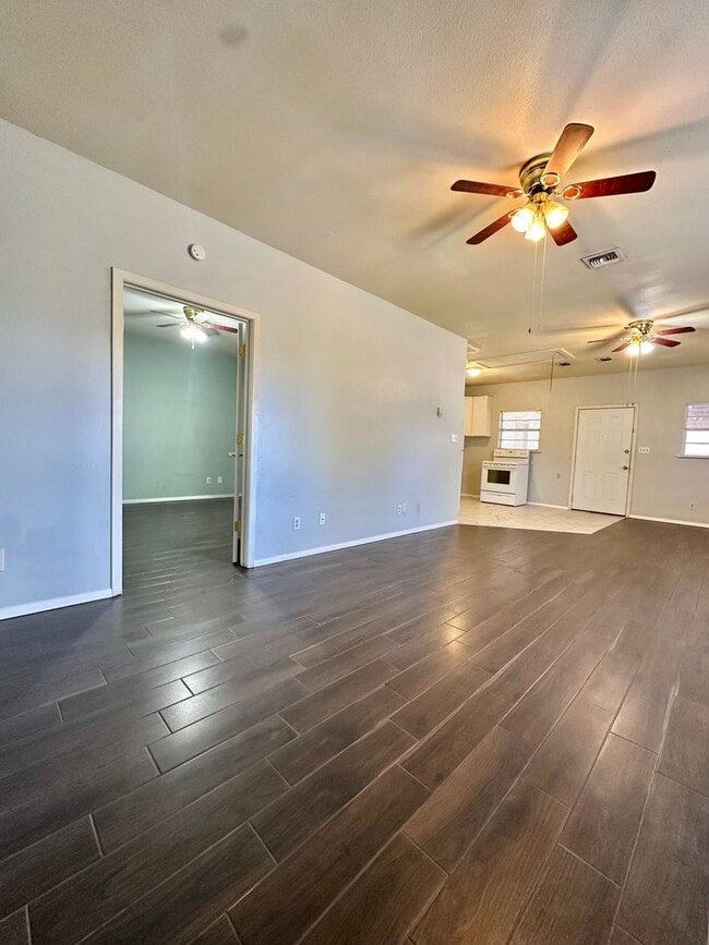 Building Photo - COMING SOON - Spacious 1-Bedroom Detached Apartment! *ALL UTILITIES INCLUDED*