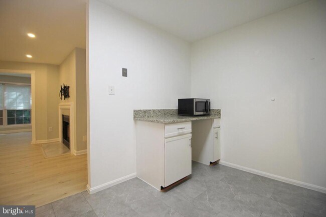 Building Photo - 2233 Lovedale Ln