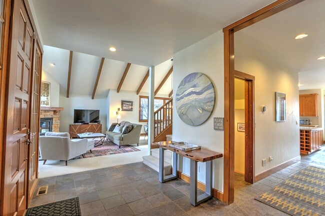 Building Photo - 408 Settlement Ln