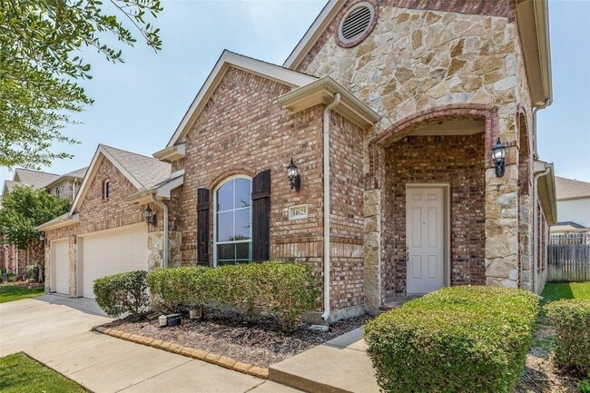 Building Photo - 14625 Riverside Dr