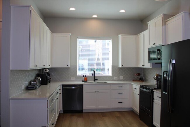 Building Photo - 15109 Casbah Dr