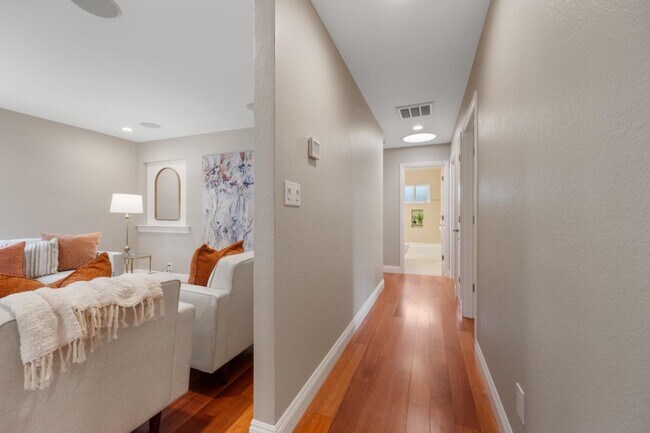 Building Photo - 1098 Muir Way