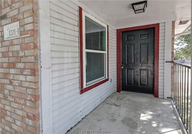 Building Photo - 1201 Autumn Cir
