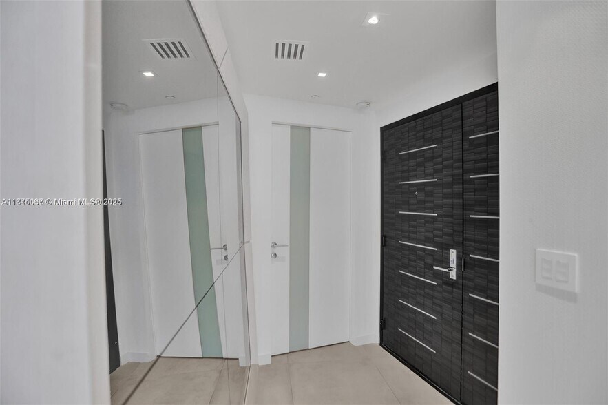 Building Photo - 488 NE 18th St