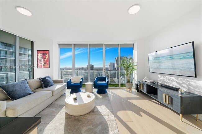 Building Photo - 1111 SW 1st Ave