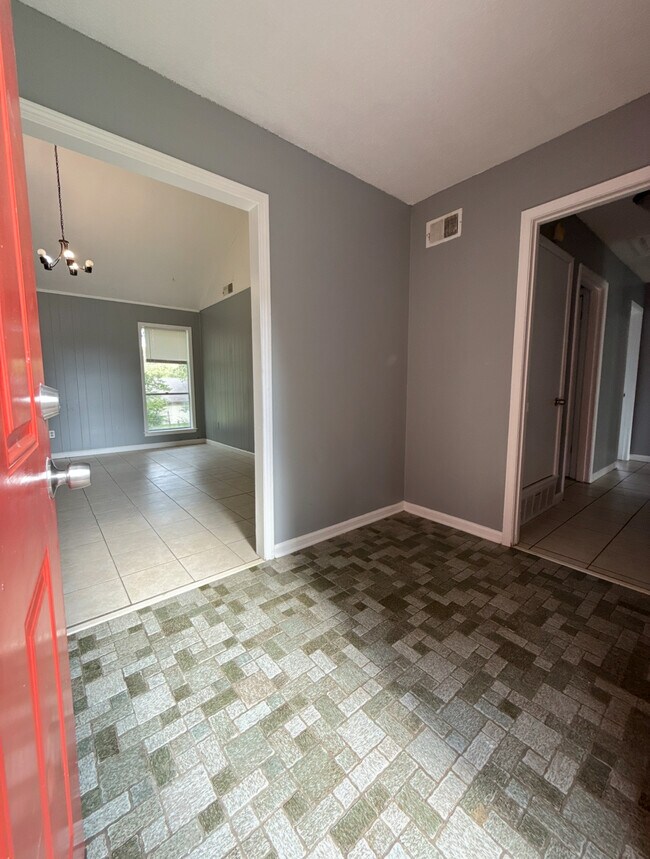 Building Photo - 5096 Breckenwood Dr