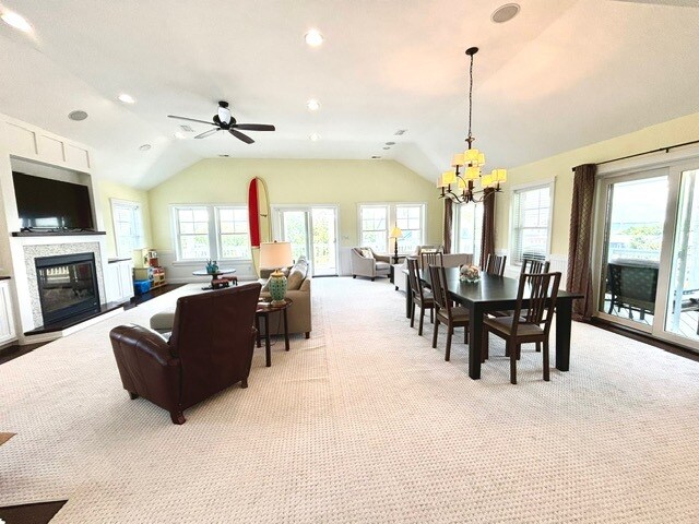Great room living area - 112 Duck Ridge Village Ct