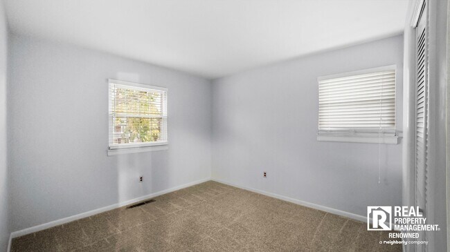 Building Photo - Lovely 4 BR/2.5 BA Split-level in Quite Ne...