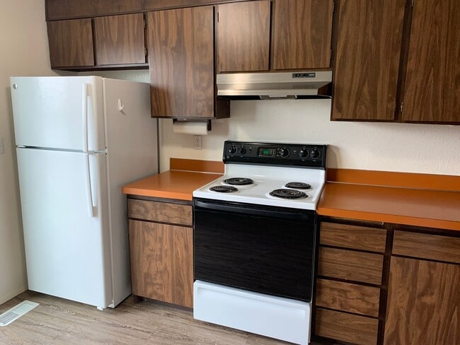 Building Photo - 1820 Larch Street C7