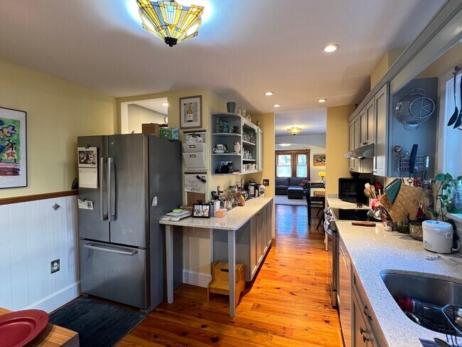 Building Photo - 110 Vassal Ln